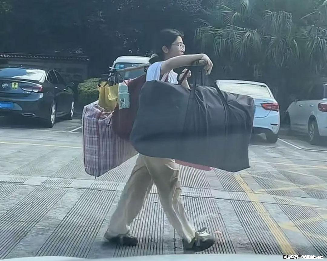 全网追的“扁担女孩”，找了一份暑假工，时薪12元 - 自贡生活资讯 - 自贡28生活网 zg.28life.net